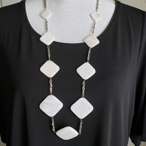 STATEMENT NECKLACE SILVER LINK CHAIN WITH WHITE SQUARE BEADS